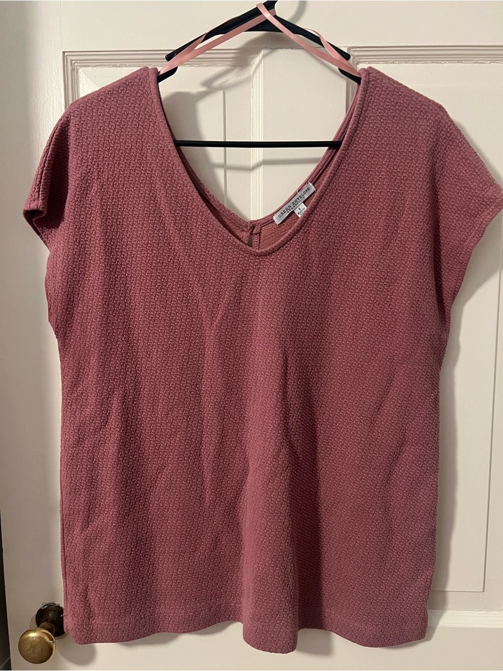 Green Envelope Dusty Rose Textured V-Neck Short Sleeve Top